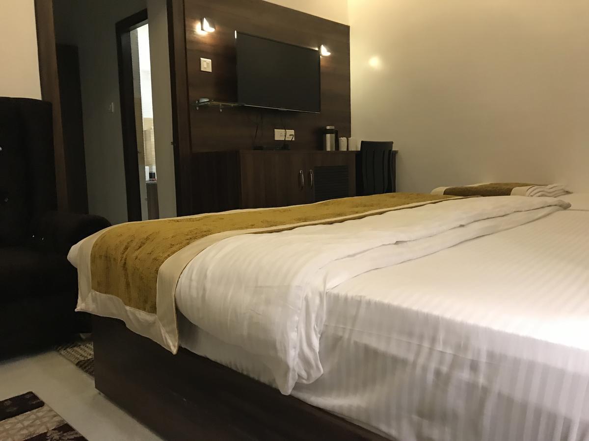 Hotel Mmk Kanpur Exterior photo